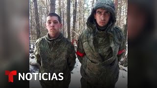 Publican imágenes de soldados rusos muertos o capturados  Noticias Telemundo [upl. by Nodyroc]