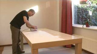 Houten tafel verven  Rambo Pantser Lak hout interieur [upl. by Gustie948]