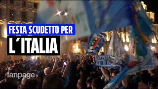 La festa scudetto del Napoli viaggia per lItalia tifosi riuniti a Torino e in centro a Bologna [upl. by Dinin]