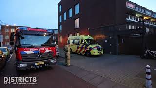 Jongemannen zakken door dak van parkeergarage en raken gewond De Bockstraat Den Haag [upl. by Nosiddam317]