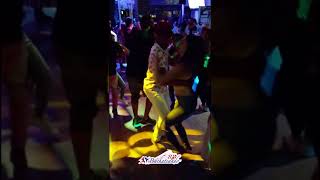 BAILAN BACHATA 🎥 🎬 🕺💃 EN PAREJA  Rodolfo y La Bachatera  baile de calle República Dominicana [upl. by Bevis914]