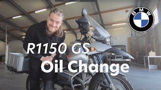 This is how you change the oil of your BMW R1150 [upl. by Notserp]