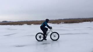 Putting the New 45NRTH Dillinger Studded Tires to the Test on Ice Salsa Mukluk Titanium Fat Bike [upl. by Zwart]