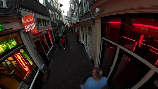 Mulheres na vitrine de Amsterdã 360° É PROIBIDO mas gravei rápidamente quando passei pela REDLIGHT [upl. by Kcirdek]