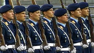 Preußens GloriaYorckscher Marsch Drillteam WachbataillonStabmusikkorps Bundeswehr  Marschmusik [upl. by Nirrej]