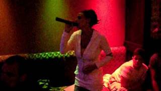 Bego en el karaoke cantando quotDigalequot de Bisbal [upl. by Rj979]