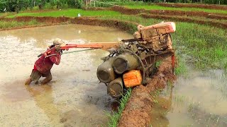 Traktor Sawah Jokinya Terperosok ada Sisi Lumpur Yang Dalam [upl. by Wiggins890]