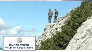 Heeresbergführer der Bundeswehr üben die Bergrettung in den Alpen [upl. by Anaxor]