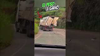 miles de kilos de carne perdida camion Truckshorts shorts trailershorts camiones [upl. by Karylin271]