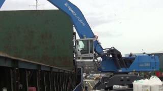 Terex Fuchs MHL 380 unloading a ship of fertilisermp4 [upl. by Darius]