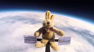 2500 Kinderwünsche im Weltraum  Der Hase Felix begleitet ExploradoStratosphärenflug in Münster [upl. by Ayahsey]