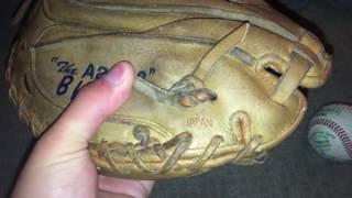 Wilson quotThe a2403quot catchers mitt review [upl. by Nonnac]