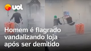 Homem é flagrado vandalizando loja de conveniência onde trabalhava em Curitiba veja [upl. by Helmer]