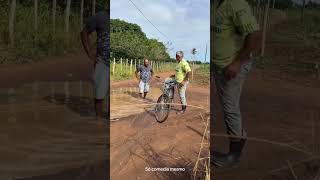 tu vai fica na frente da bicicleta humor shortsviral shortvideos humorbrasil viralvideos [upl. by Nivad80]