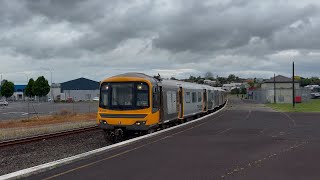 SRV 5859 DFB 7335 with the Te huia 107 departing Hamilton station East Coast Main Line Platform [upl. by Gaut]