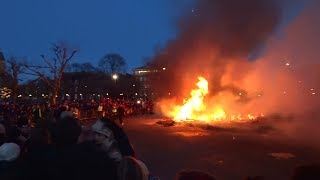 Kerstboomverbranding 2018 Museumplein Amsterdam [upl. by Olumor]