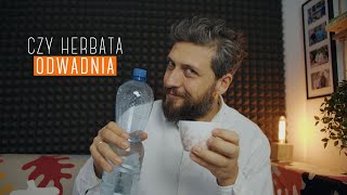 Czy herbata odwadnia czy nawadnia  Czajnikowypl [upl. by Sirrad]