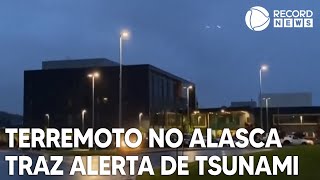 Forte terremoto no Alasca provoca alerta de tsunami [upl. by Arihas861]