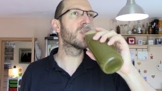 Böser Grüner Saft aus dem Entsafter Epic Fail VEGAN [upl. by Zebada]