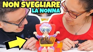 NON SVEGLIARE LA NONNA Challenge Occhio ai Biscotti [upl. by Anastatius]