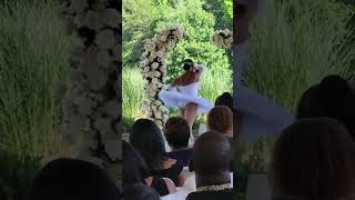 A noiva entrando de bailarina o que vcs acham comentem casamento amor wedding [upl. by Yanaton422]