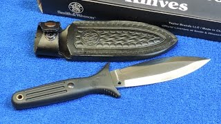 Smith amp Wesson 830 Boot Knife Mini Smatchet  Retro Knives [upl. by Hsakiv]