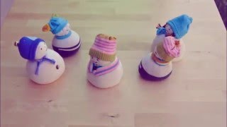 DIY  Bonhommes de neige en chaussette [upl. by Shirline259]