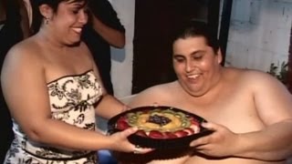 Funeral held for Manuel Uribe the worlds heaviest man in Mexico [upl. by Africa180]