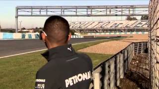 El Mercedes W04 ya rueda en Jerez  Car and Driver Formula1 [upl. by Grazia]