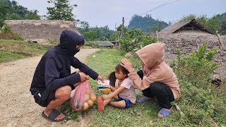 The orphan girl went to sell the fruit and was helped by a couple who gave her money [upl. by Roarke]