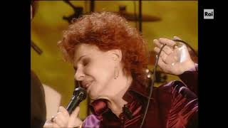 Ornella Vanoni amp Gino Paoli  Ti lascio una canzone  Live 2005 [upl. by Queston115]