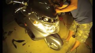 0306 Suzuki Burgman 400 Front Leg Shield Cover Removal  MicBergsma [upl. by Chatterjee]