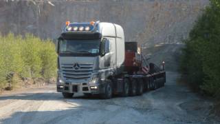 Mercedes Actros SLT op een helling van 15 met 100T [upl. by Hortensia416]