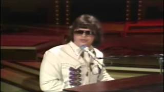 Ronnie Milsap  Day Dreams About Night Things on the Porter Wagner Show [upl. by Kcaj]