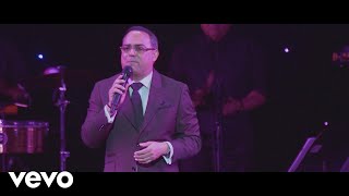 Gilberto Santa Rosa  Sin Voluntad En Vivo [upl. by Alletneuq]