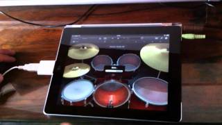 GarageBand su iPad con tastiera MIDI [upl. by Acinor]