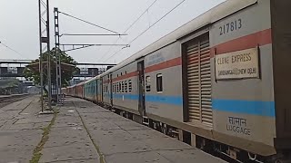 02570 Humsafar Express New Delhi  Darbhanga [upl. by Orban162]