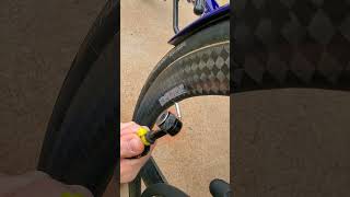 Air Up a Presta Valve Tire [upl. by Pfosi100]