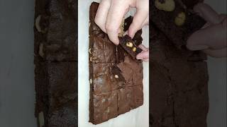 SHORTS RECETTE DU MEILLEUR BROWNIE AU CHOCOLAT MOELLEUX ET FONDANT TRÈS FACILE ET RAPIDE À RÉALISER [upl. by Aihcila]