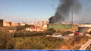 Raffineria Milazzo il fumo avvolge ancora la Valle del Mela [upl. by Eanerb665]