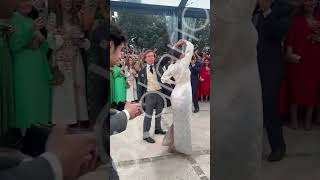 Almeida y Urquijo el vídeo de dos chulapos BAILANDO el CHOTIS el día de su BODA [upl. by Enened]