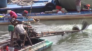 Thailand Longtail boat VS Vietnam Longtail boat เครื่องV8 ถือหางอย่างโหด ใบพัดใหญ่จัด [upl. by Ettelohcin]