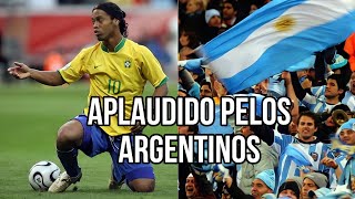 O dia em que o Ronaldinho foi Aplaudido pela Torcida Argentina [upl. by Threlkeld]