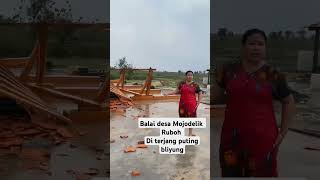 Puting beliung Balai desa baru di Mojodelik rubuh [upl. by Harikahs337]