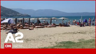 Turistët në Vlorë mes plazheve private dhe publike [upl. by Salakcin577]