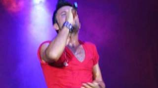 Tarkan Live 131208 Vazgecemem Istanbul Agliyor [upl. by Aratihc]