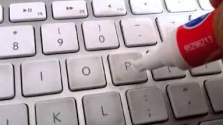 Howto Clean your Mac Keyboard Easily and Safely [upl. by Yborian]