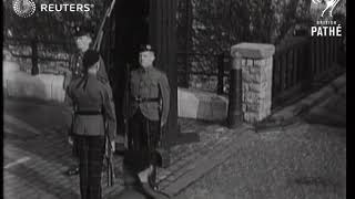 Cameronians take over guard at Tower of London 1939 [upl. by Eema]