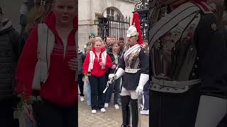 Crazy king guard royalhorseguard horseguard tourist [upl. by Aileahcim]