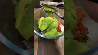 Prepara conmigo guacamole casero fácil y rápido [upl. by Isnam]